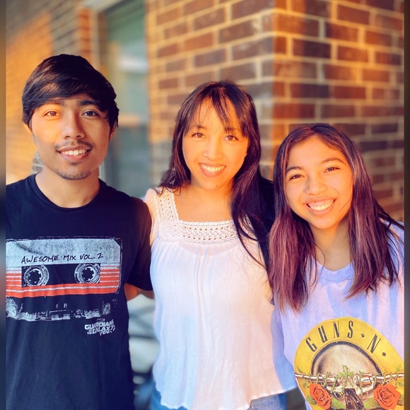 💌 @ccvintageresale Jen is LIVE ✨ Pop in anytime relaxed vibes & cute finds - Picture 4 of 15